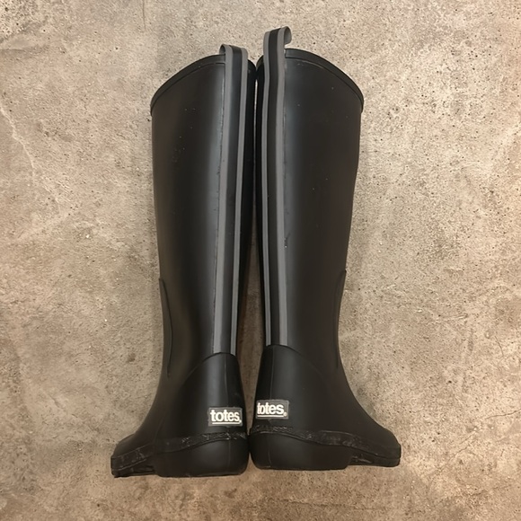 Totes Rain boots -  new, never worn! No tags. They were too small for me. - Picture 3 of 6